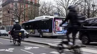 Ya es oficial: el BOE confirma que los ciclistas dejarán de circular por muchos arcenes
