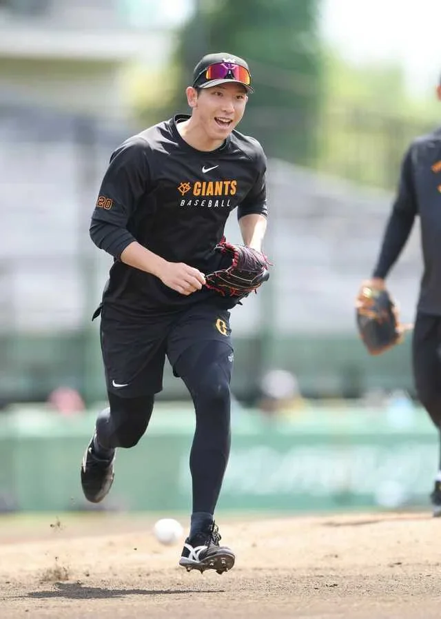 ノックを受ける巨人・戸郷翔征(カメラ・宮崎 亮太)
