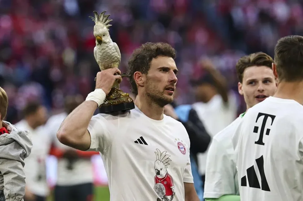 Goretzka, con un inesperado amuleto, en la celebración de la Bundesliga